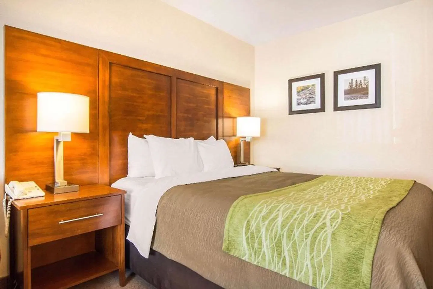 Comfort Inn & Suites ROOM_EXAMPLE