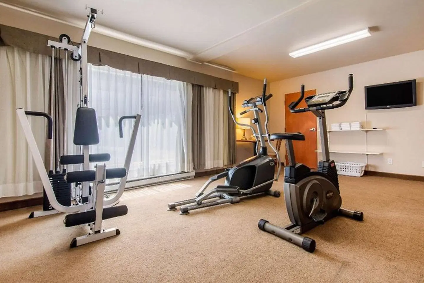 Comfort Inn & Suites SPORTS_AND_LEISURE