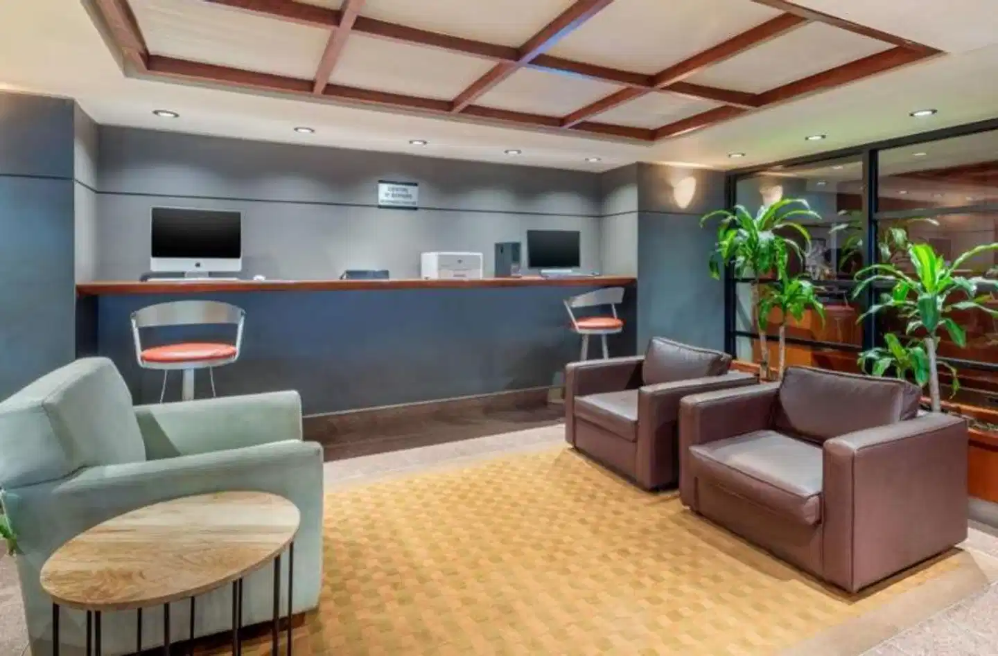Quality Hotel Dorval Lobby