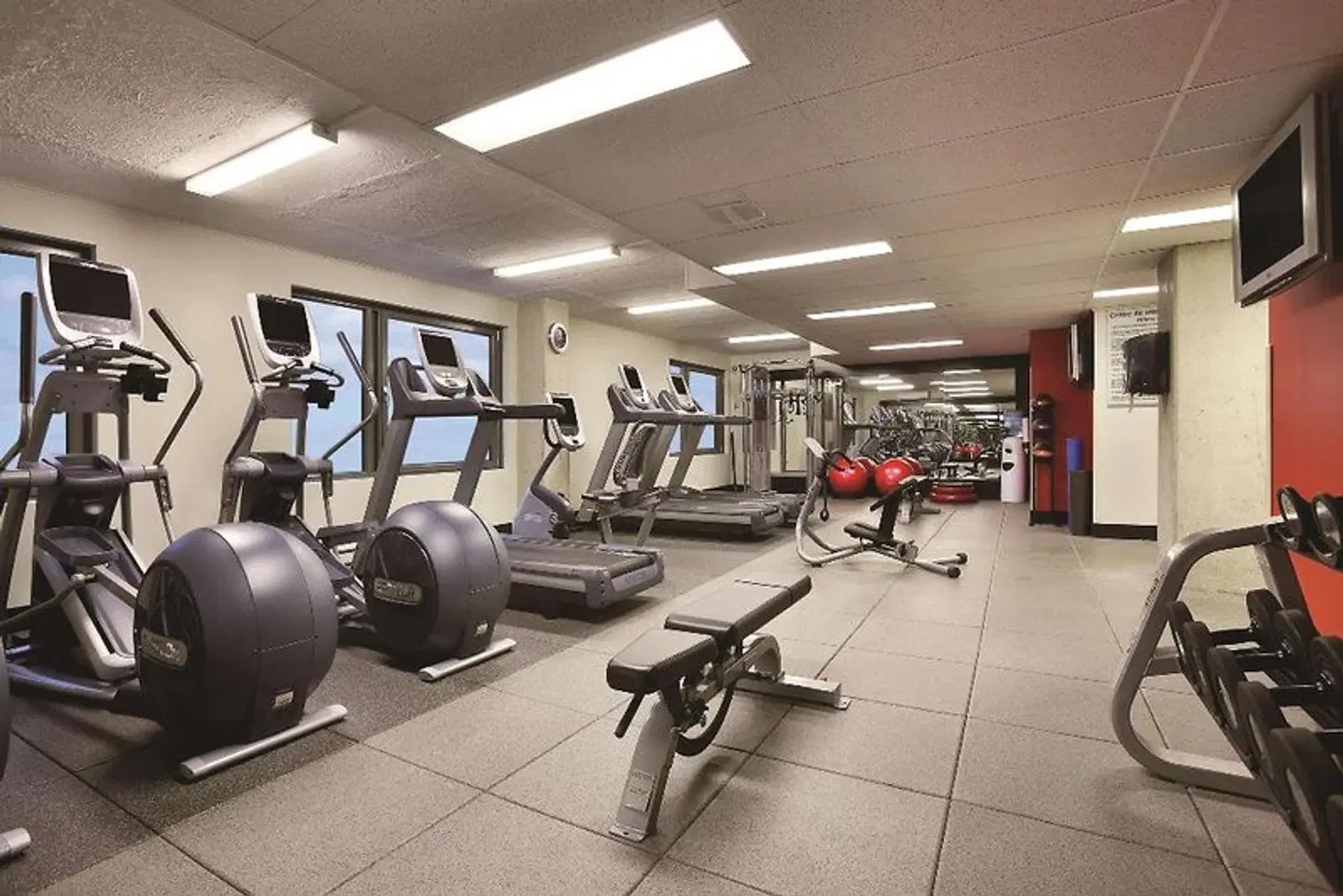 Embassy Suites by Hilton - Montreal SPORTS_AND_LEISURE