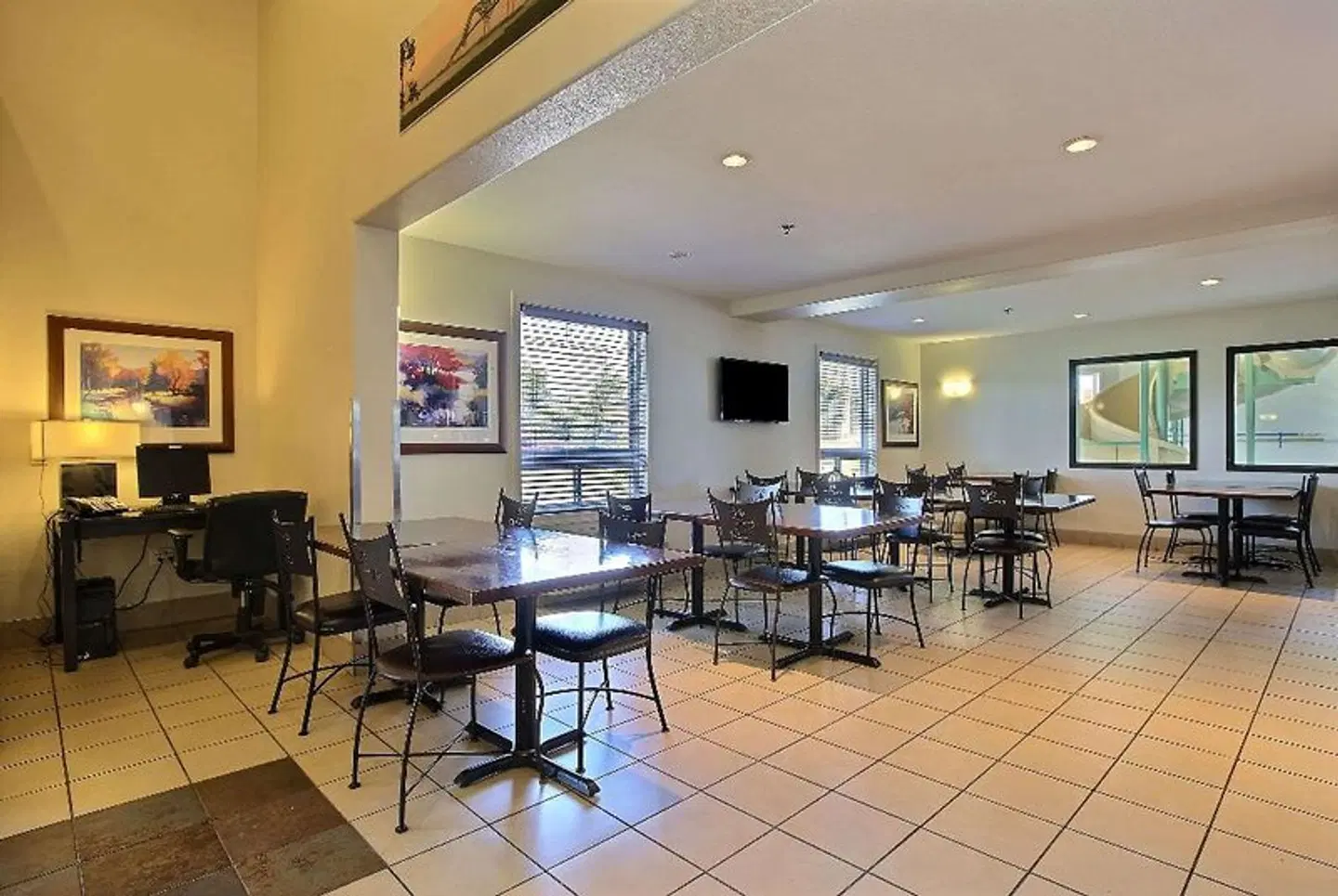 Super 8 by Wyndham Trois-Rivieres Restaurant
