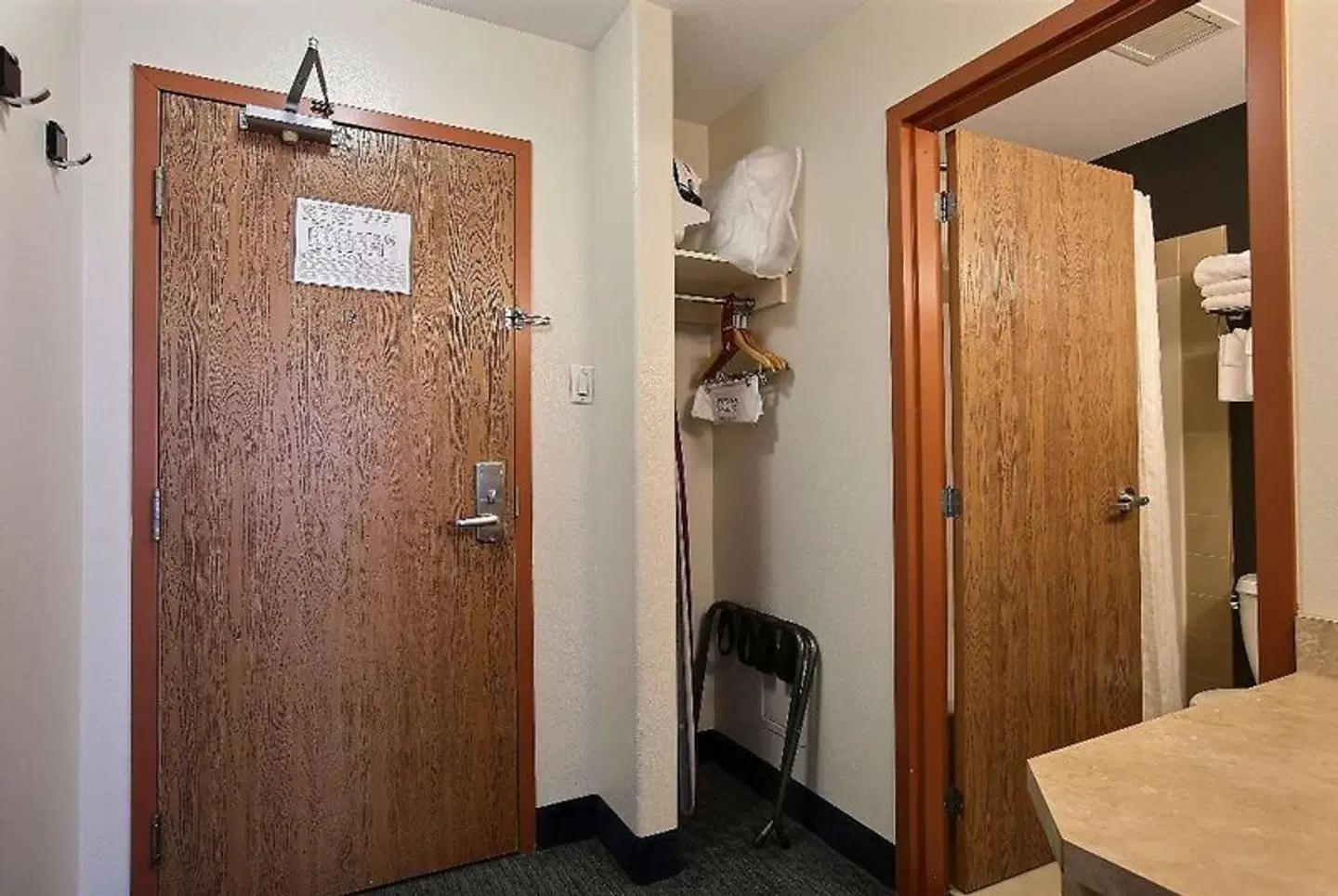 Super 8 by Wyndham Trois-Rivieres ROOM_EXAMPLE