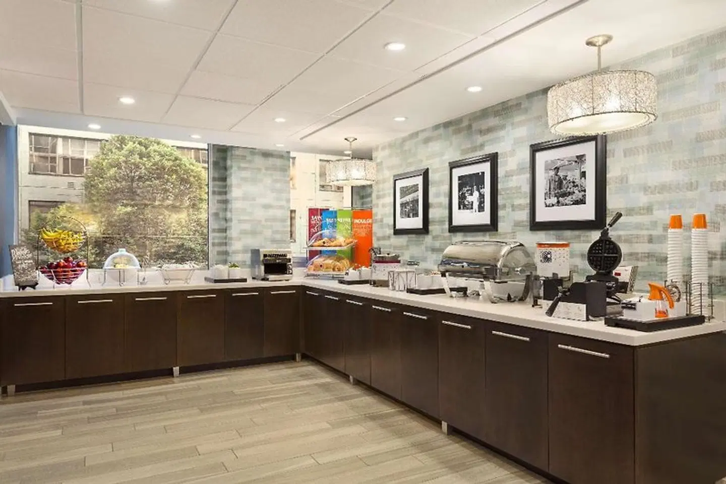 Hampton Inn & Suites by Hilton Vancouver-Downtown Restaurant