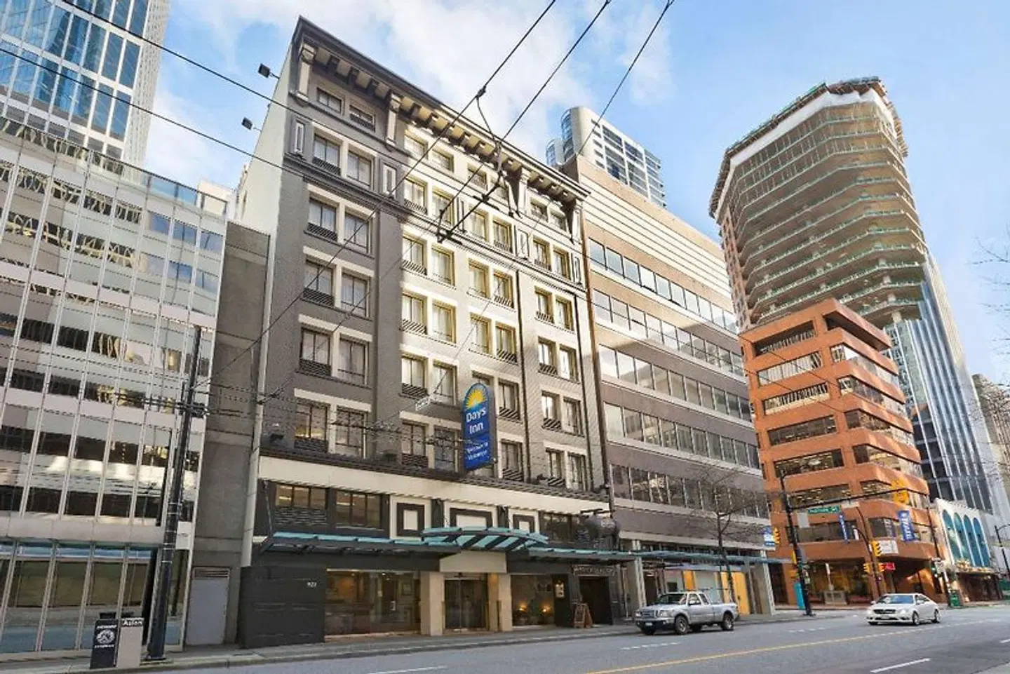 Days Inn by Wyndham Vancouver Downtown EXTERIOR