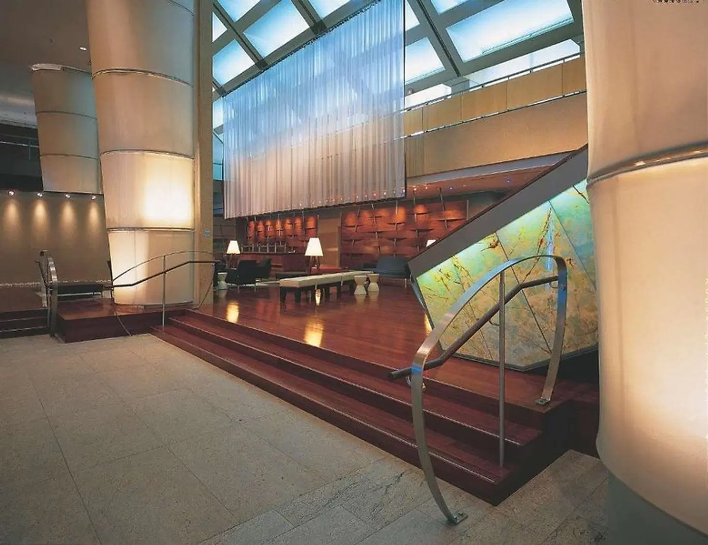 Hilton Toronto LOUNGE_LOBBY