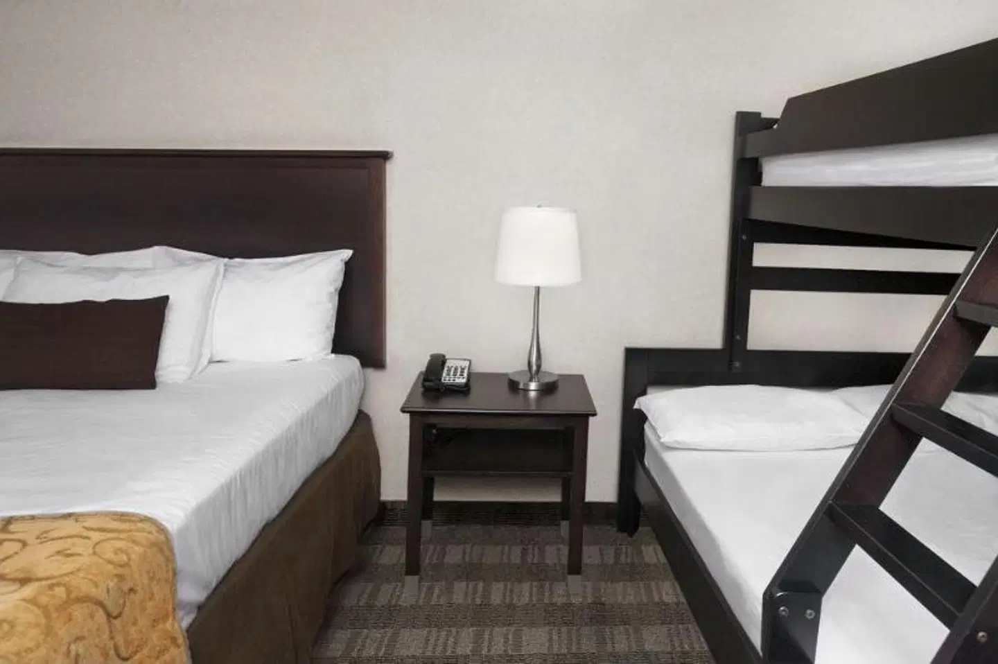 Skyline Inn Niagara Falls ROOM_EXAMPLE