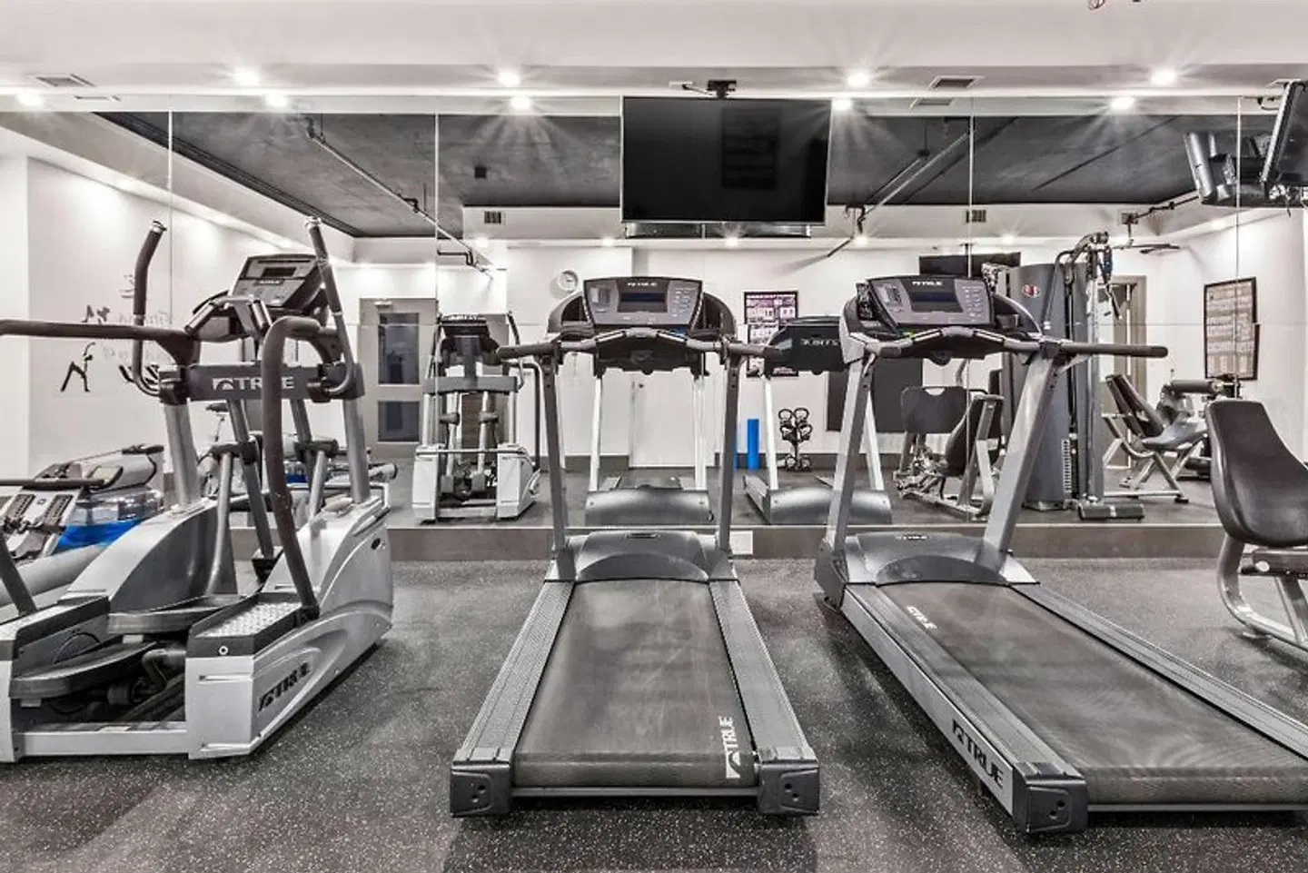Best Western Premier Calgary Plaza Hotel & Conference Centre SPORTS_AND_LEISURE