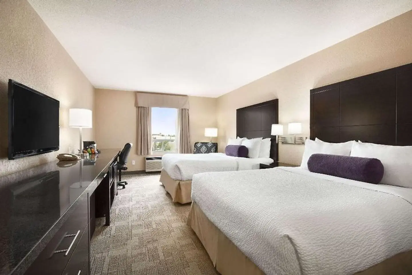 Days Inn by Wyndham Calgary Airport ROOM_EXAMPLE