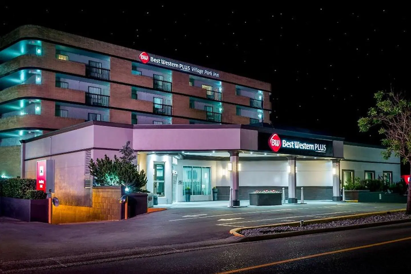 Best Western Village Park Inn EXTERIOR