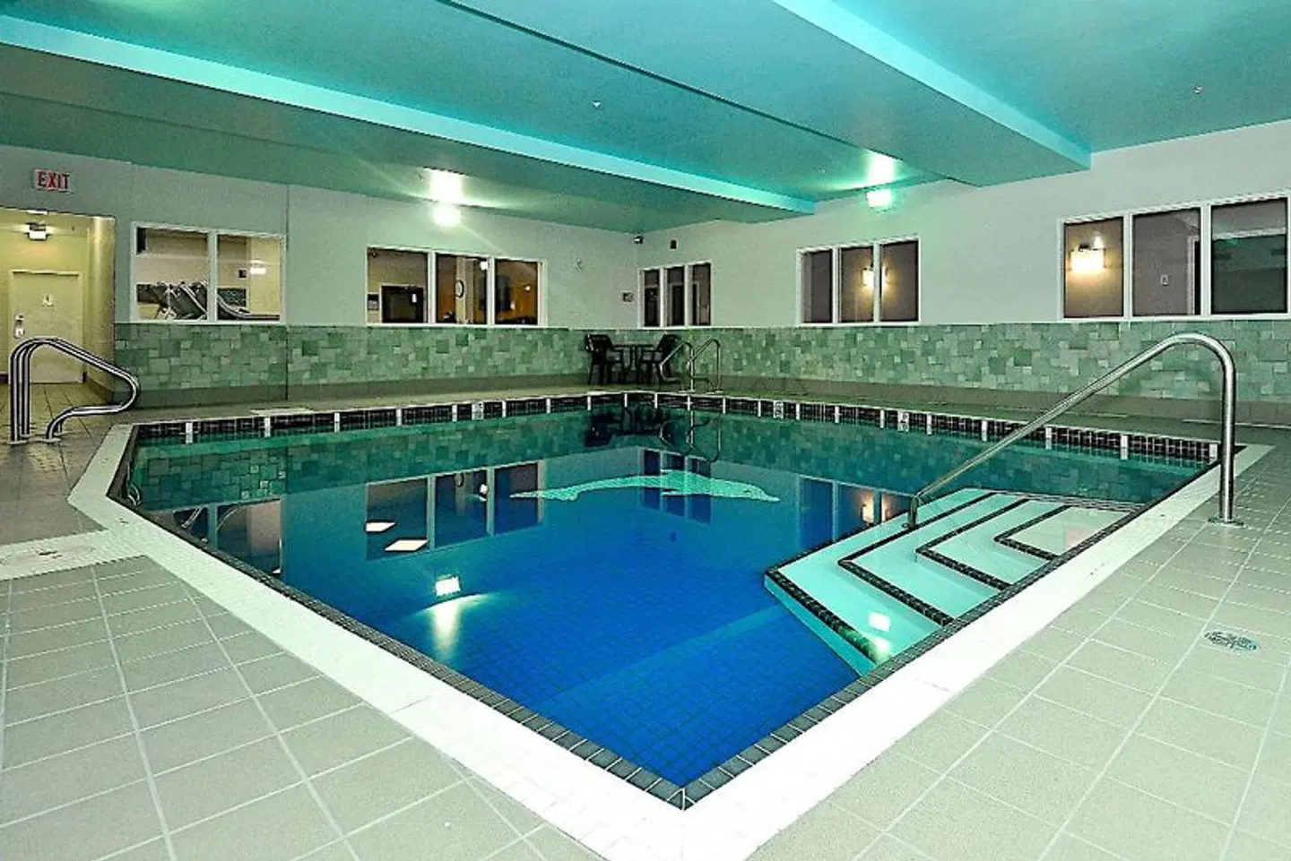 Hampton Inn & Suites by Hilton Calgary-Airport Hallenbad
