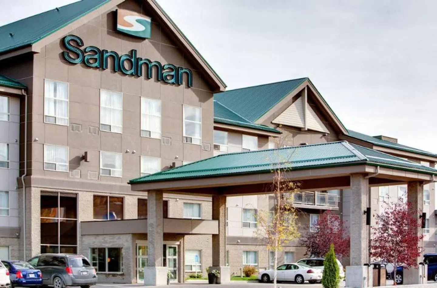 Sandman Hotel & Suites Calgary West EXTERIOR