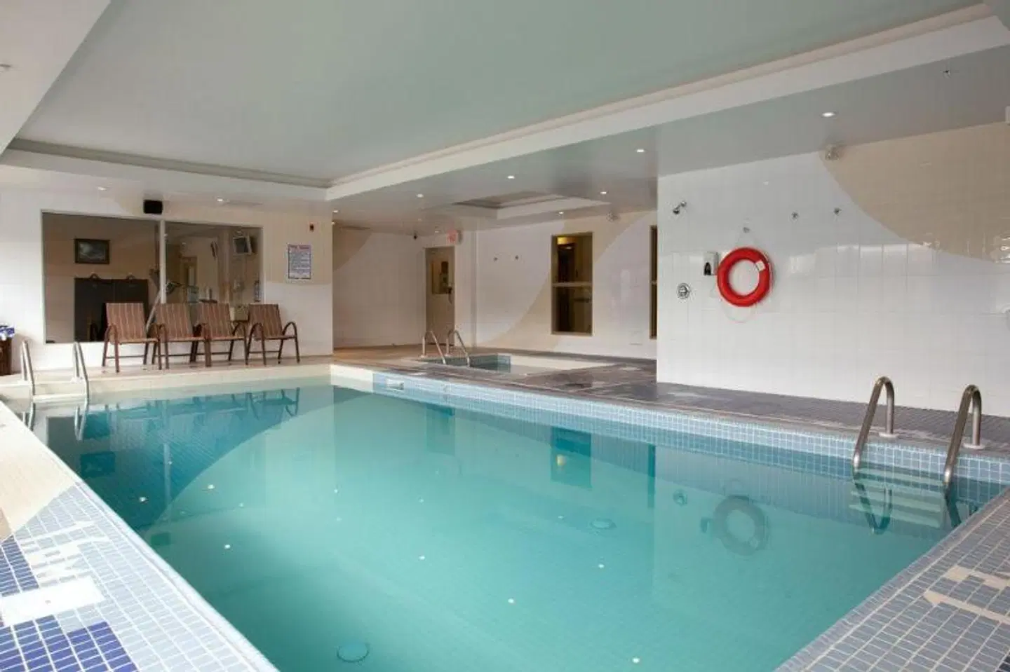 Sandman Hotel & Suites Calgary West Hallenbad