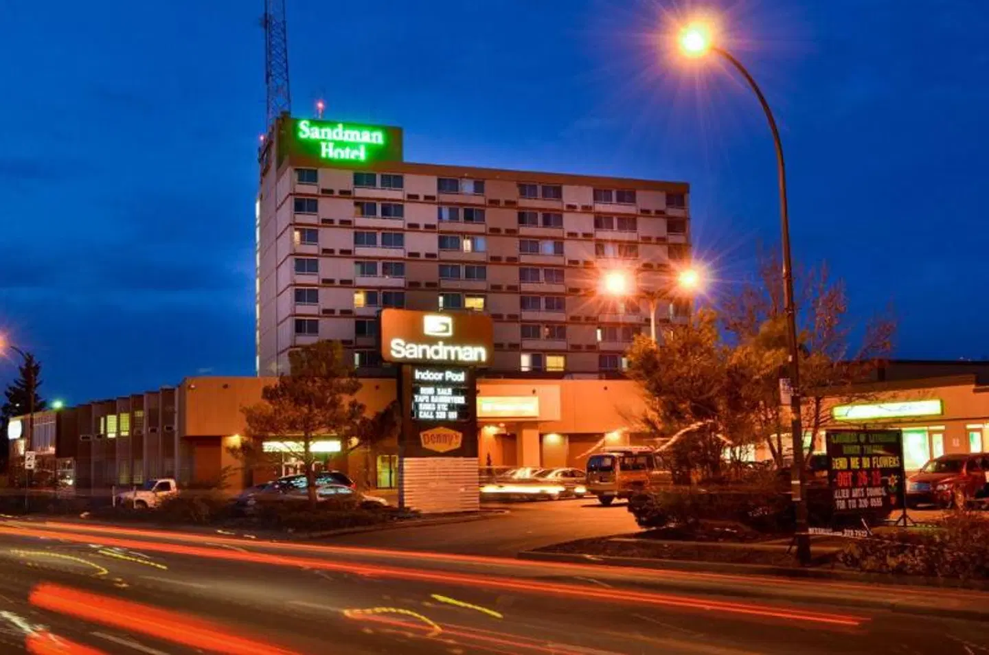 Sandman Hotel Lethbridge EXTERIOR