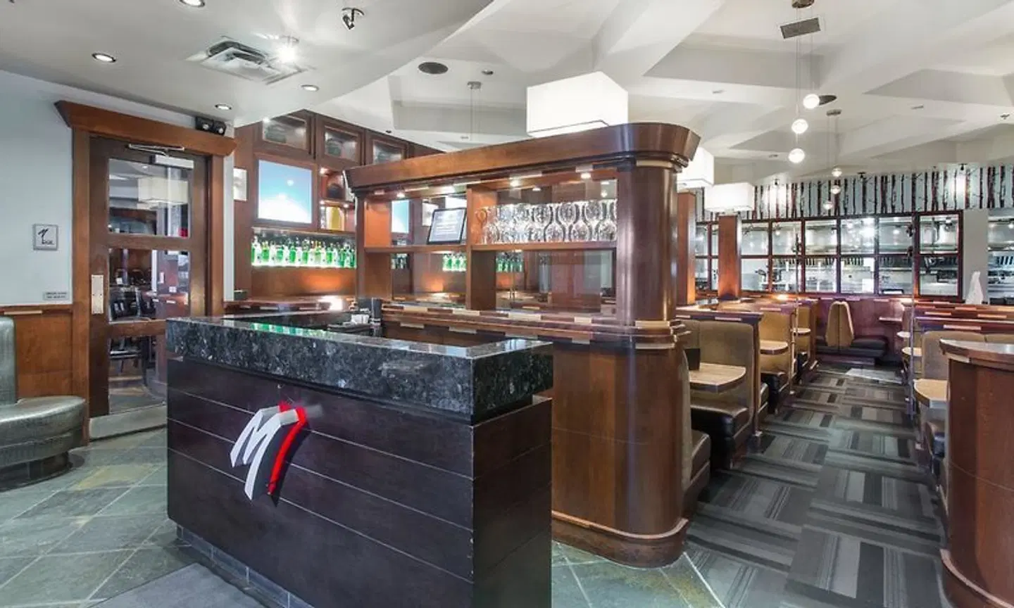Sandman Hotel Red Deer Bar