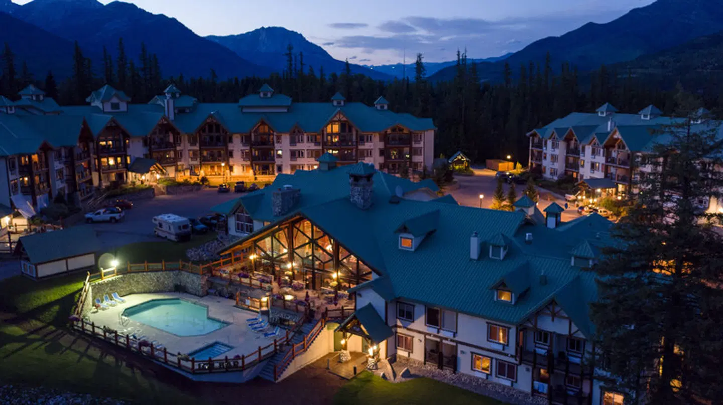 Lizard Creek Lodge EXTERIOR