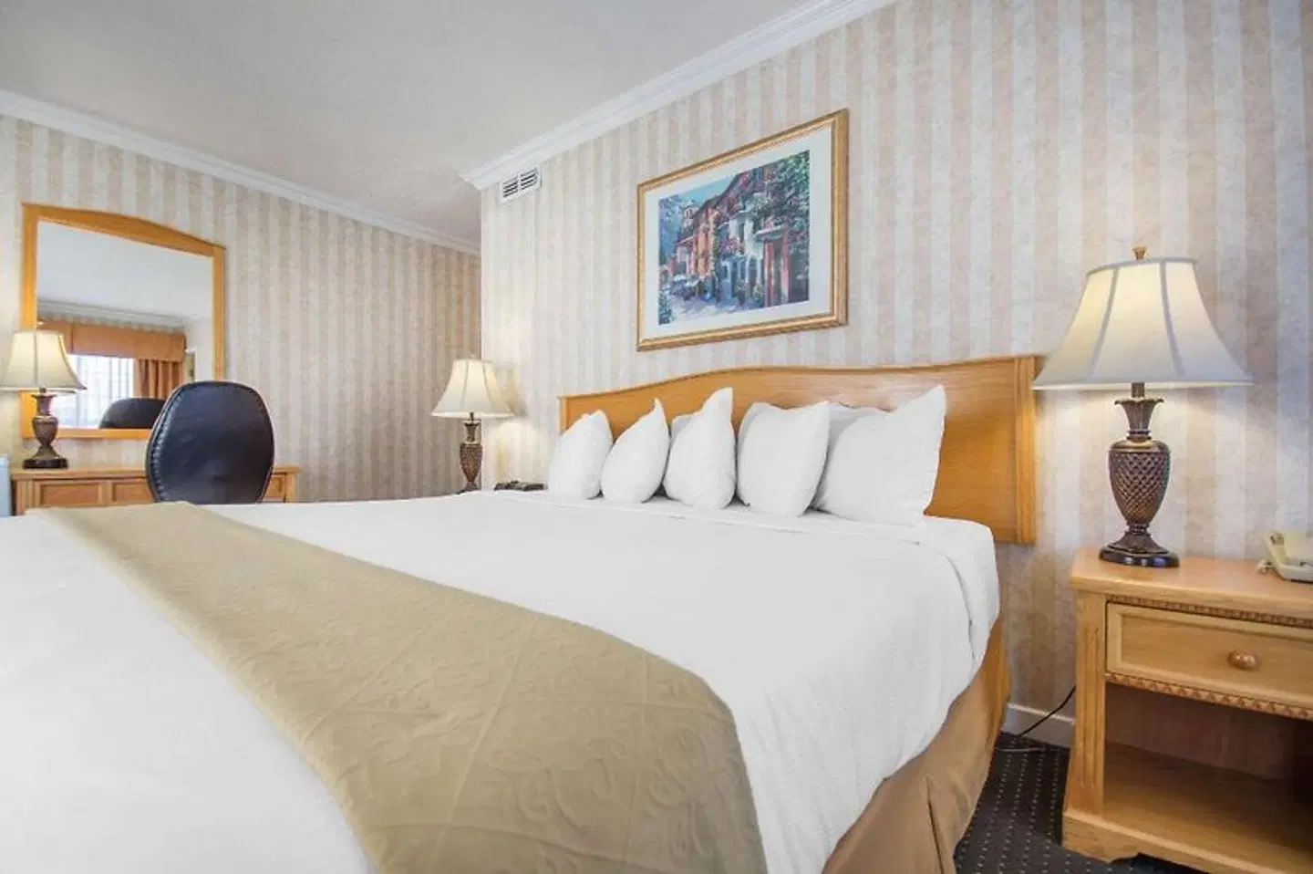 Quality Inn Downtown Inner Harbour ROOM_EXAMPLE
