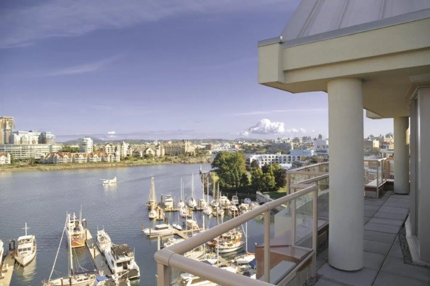 Coast Victoria Hotel & Marina by APA Terrasse