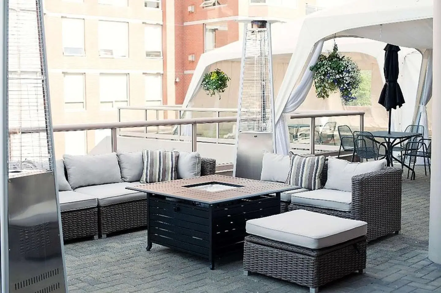 Coast Victoria Hotel & Marina by APA Terrasse