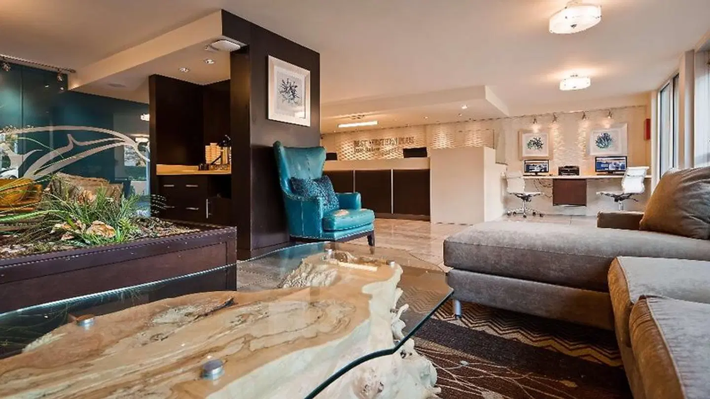 Best Western PLUS Inner Harbour Hotel ROOM_EXAMPLE