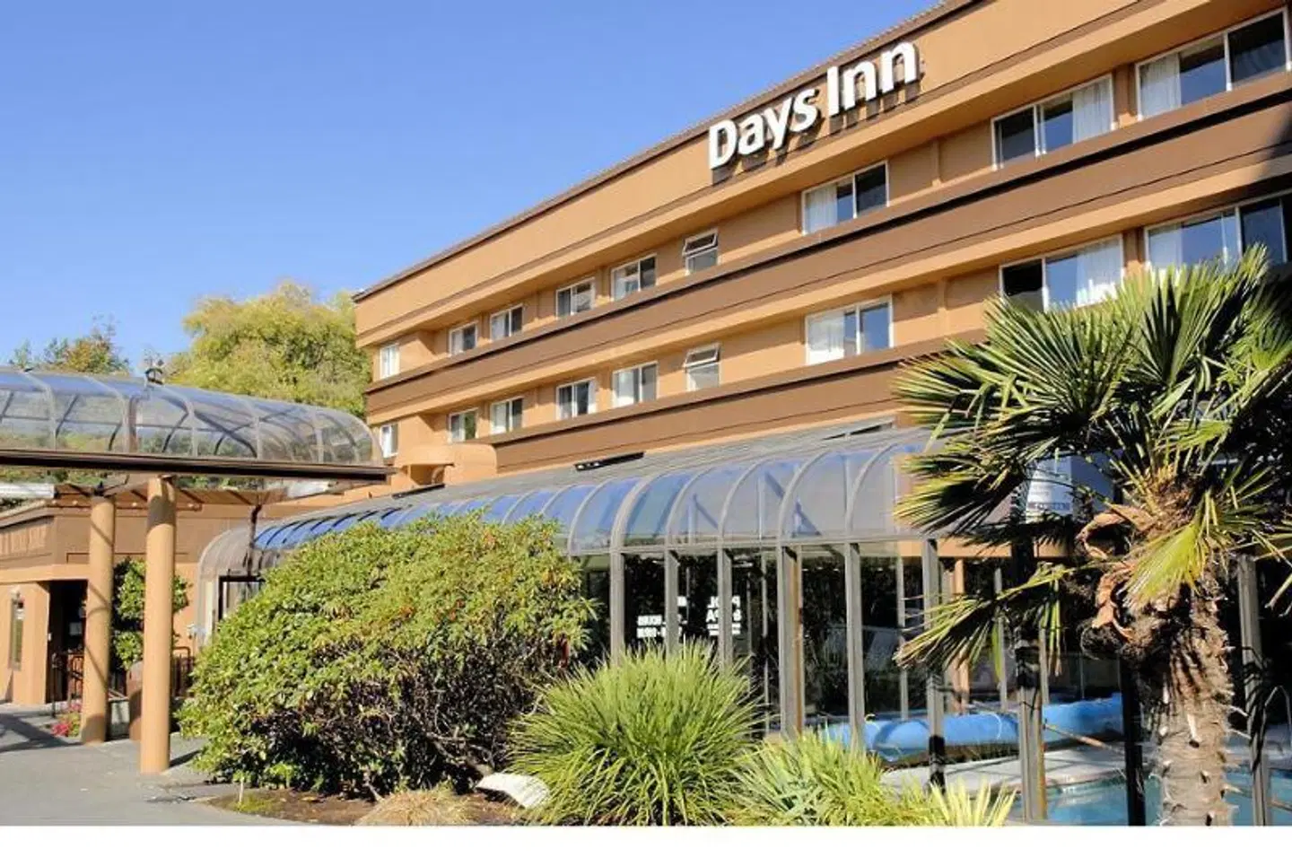 Days Inn by Wyndham Victoria On The Harbour EXTERIOR