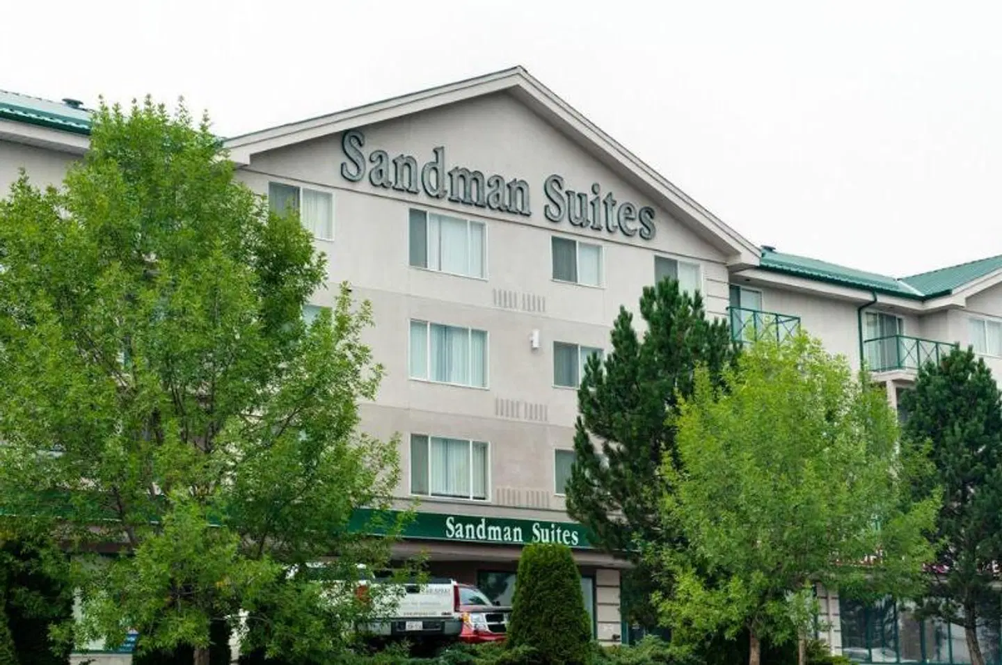 Sandman Hotel & Suites Williams Lake EXTERIOR