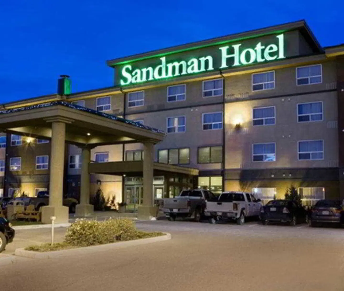 Sandman Hotel Saskatoon EXTERIOR
