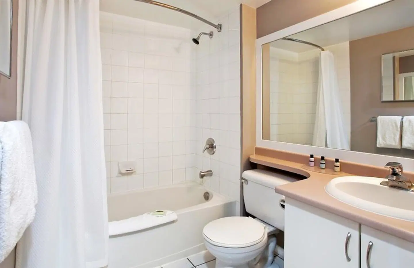 Sandman Hotel & Suites Prince George Badezimmer