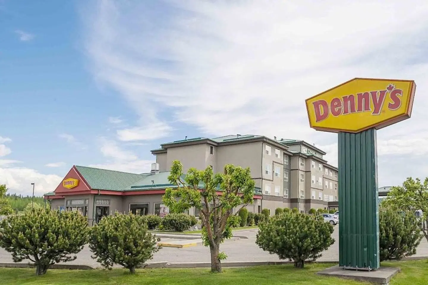 Sandman Hotel Quesnel EXTERIOR