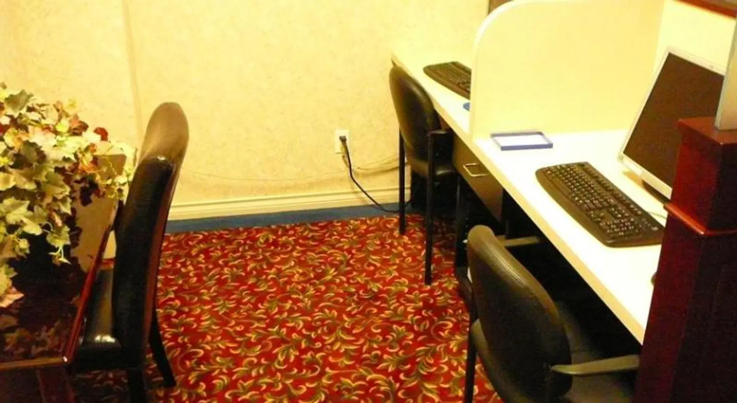Coast Abbotsford Hotel & Suites SPORTS_AND_LEISURE