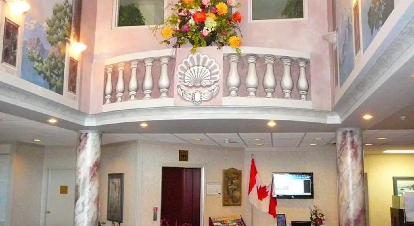 Coast Abbotsford Hotel & Suites EXTERIOR