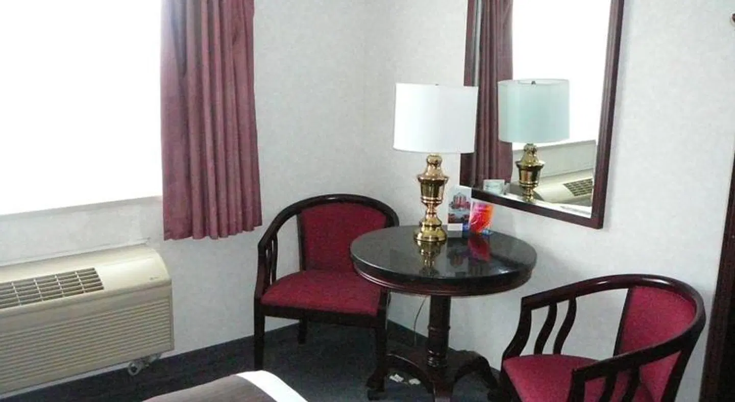 Coast Abbotsford Hotel & Suites ROOM_EXAMPLE