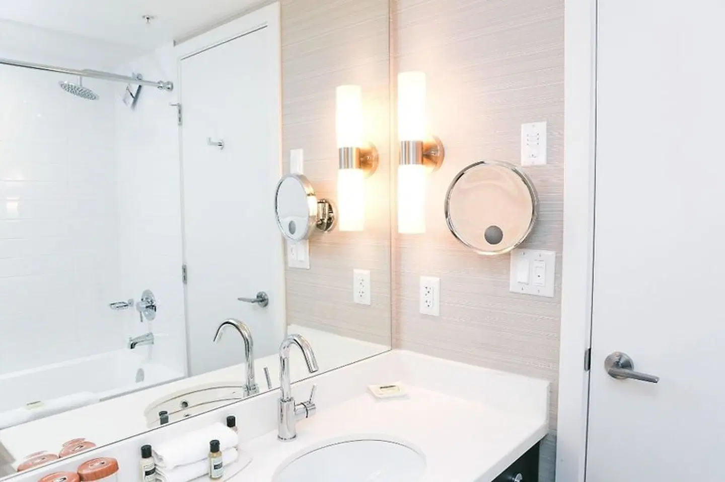 Sandman Hotel Abbotsford Airport Badezimmer