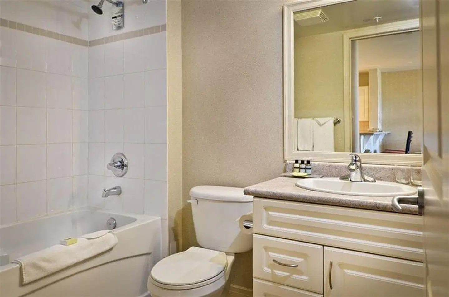 Sandman Suites Surrey - Guildford Badezimmer