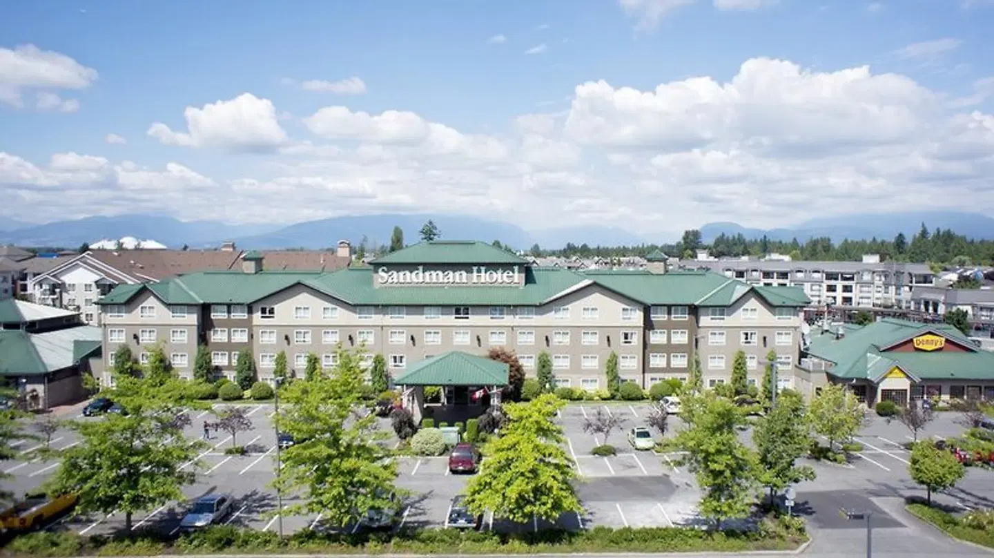 Sandman Hotel Langley EXTERIOR