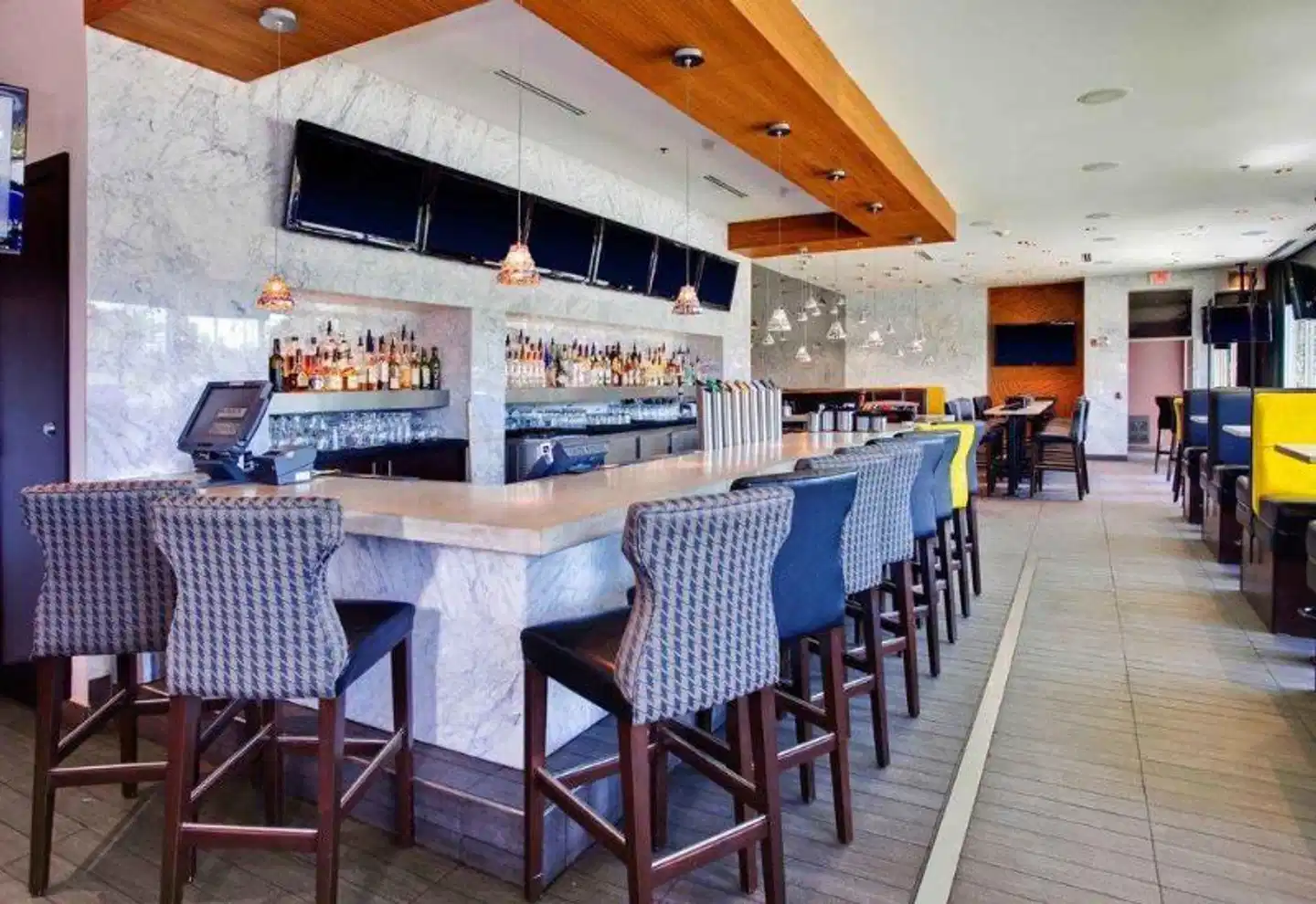 Sandman Signature Langley Hotel Bar