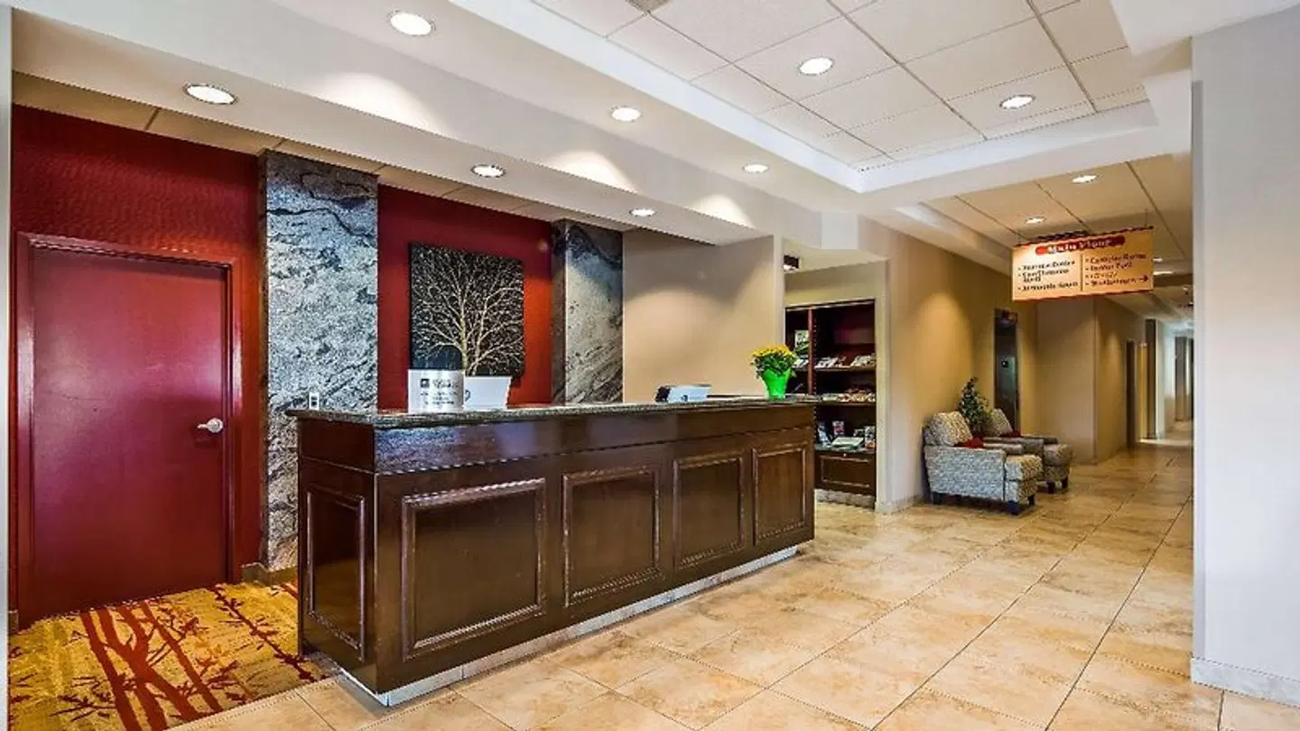 Best Western Plus Muskoka Inn Bar
