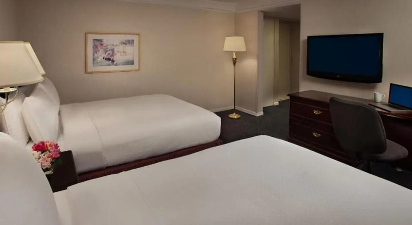 Delta Hotels by Marriott Toronto Airport & Conference Centre ROOM_EXAMPLE