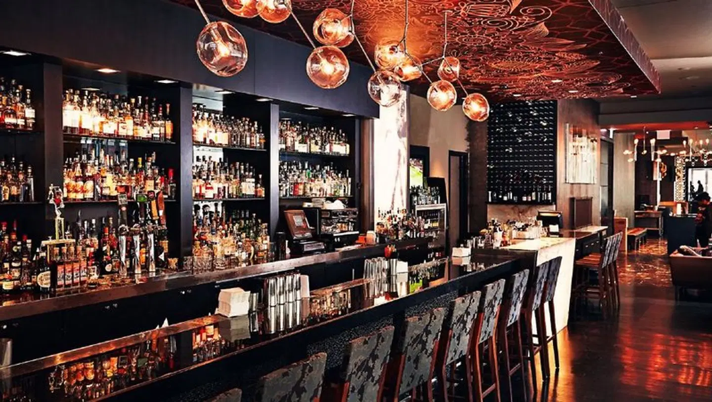Royal Sonesta Chicago River North Bar