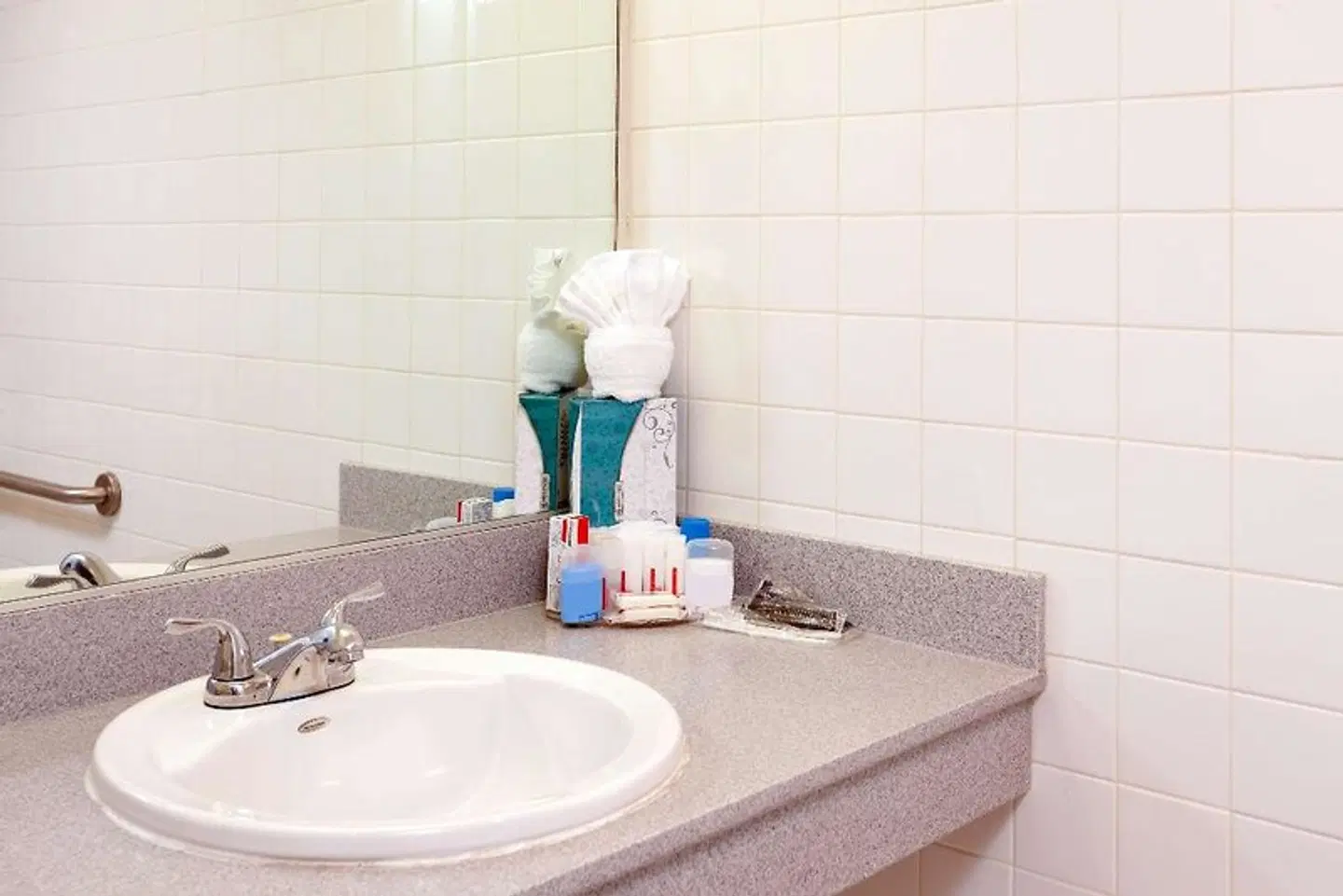 Ramada Plaza West Hollywood Hotel and Suites Badezimmer