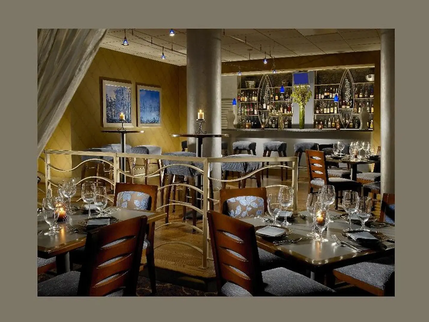 Omni Charlottesville Bar