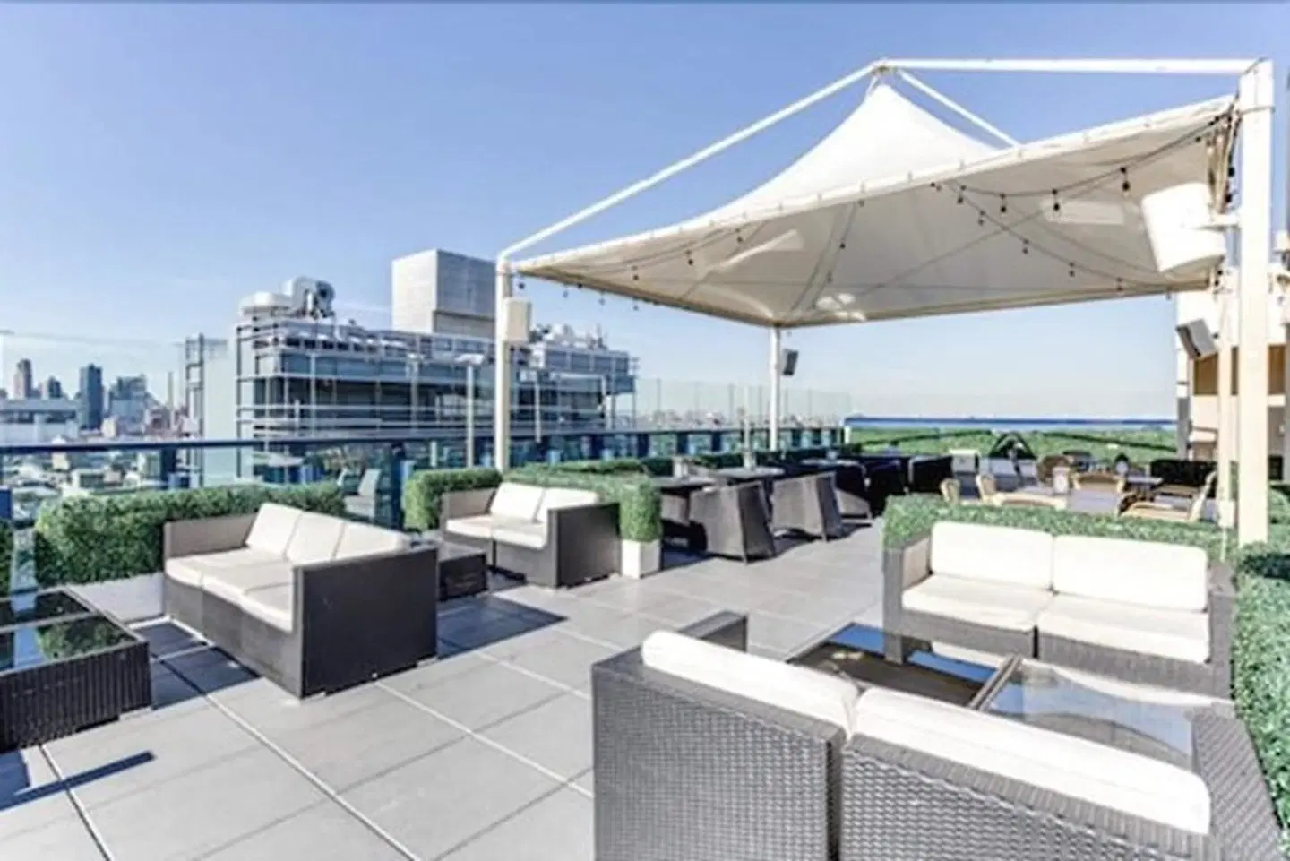 Vista LIC Hotel, BW Premier Collection Terrasse