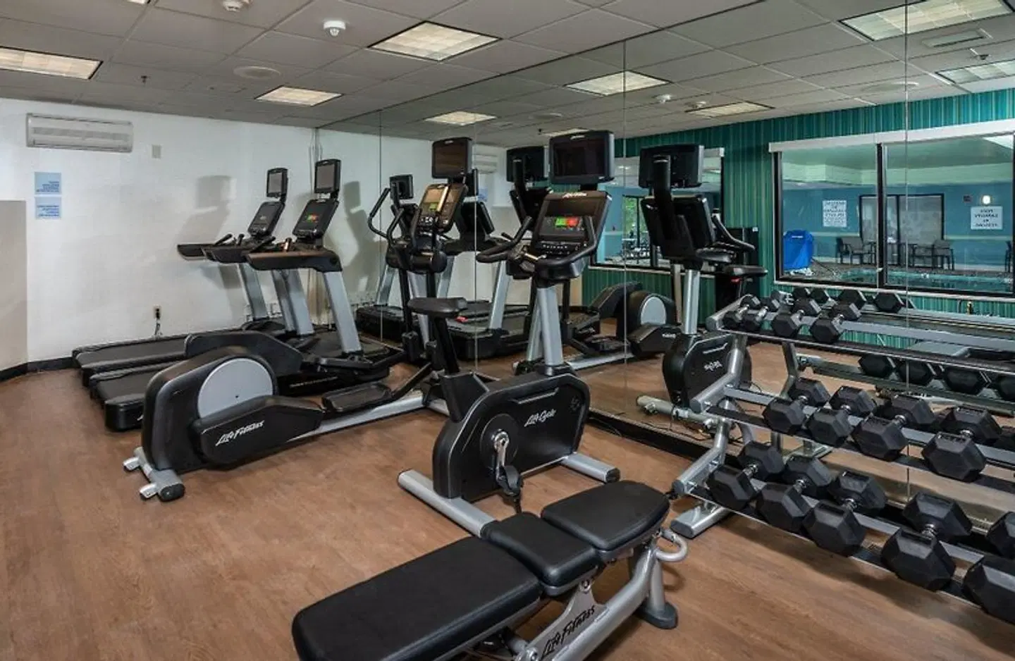Holiday Inn Express Newport North - Middletown SPORTS_AND_LEISURE
