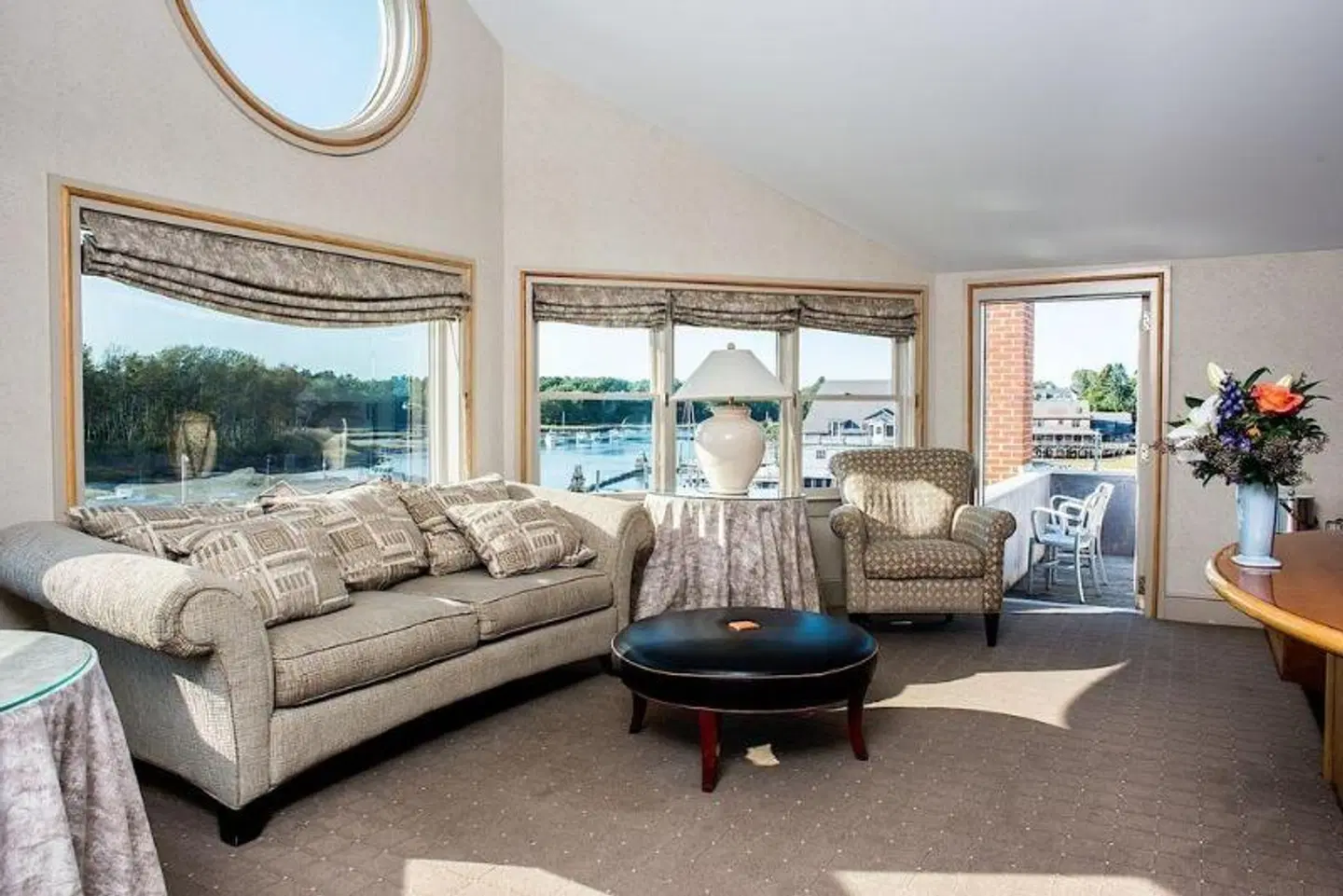 The Breakwater Inn & Spa LOUNGE_LOBBY