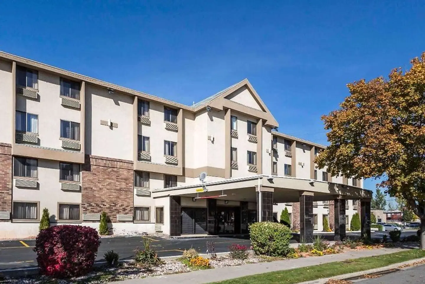 Downtown Rodeway Inn EXTERIOR