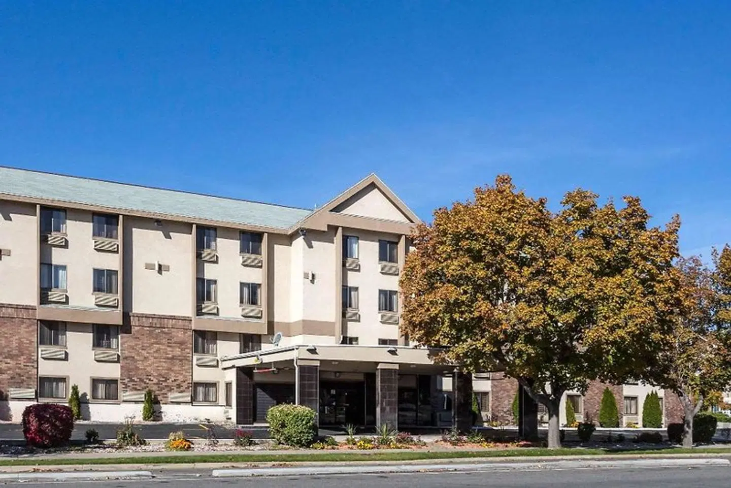 Downtown Rodeway Inn EXTERIOR
