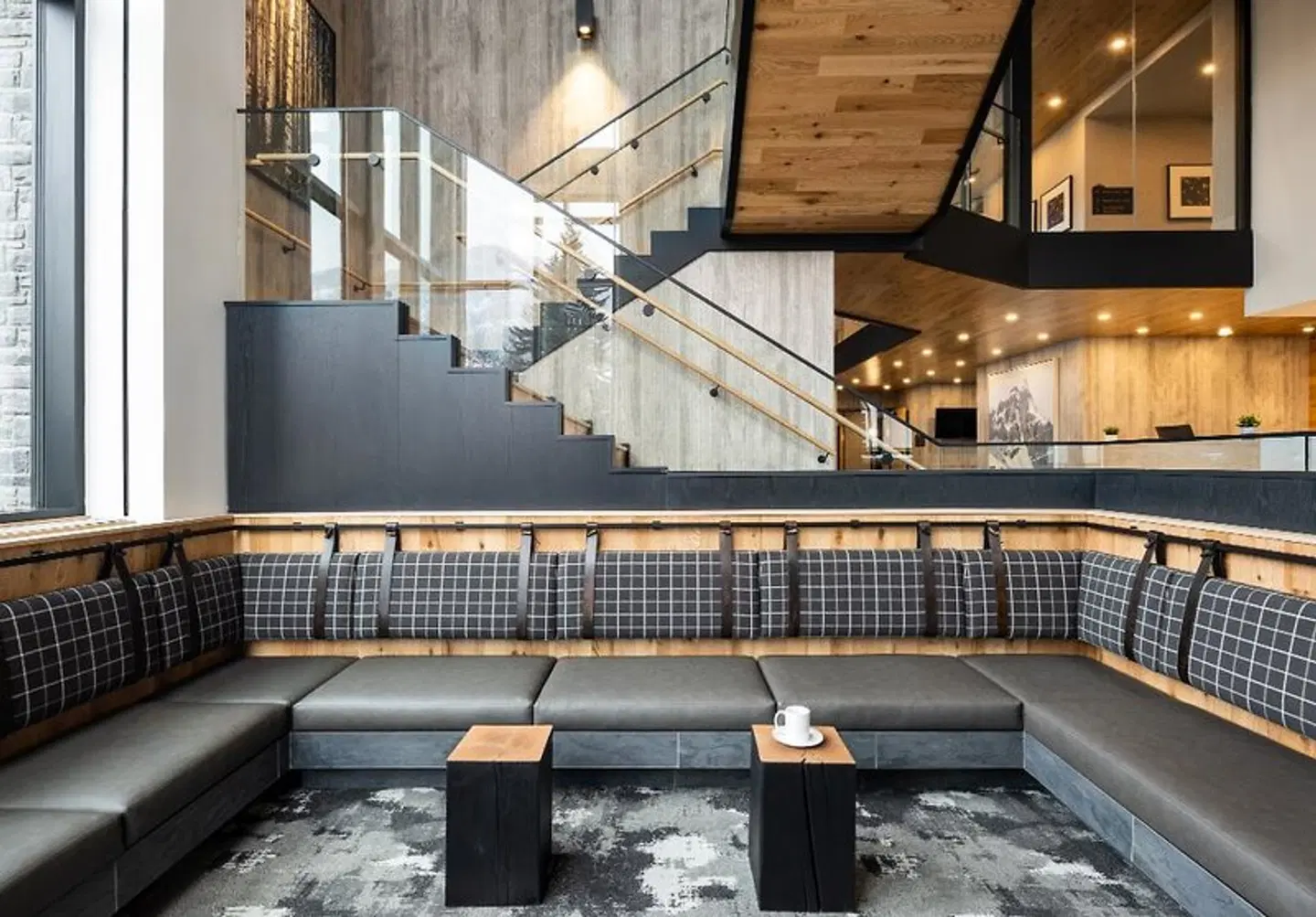 Peaks Hotel and Suites LOUNGE_LOBBY