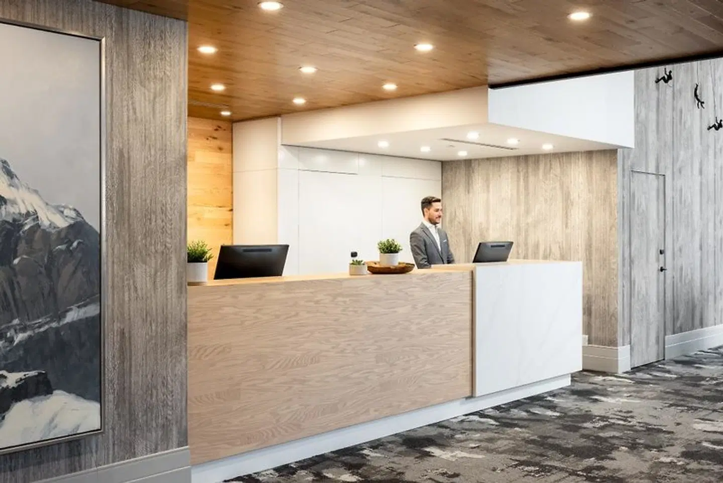Peaks Hotel and Suites LOUNGE_LOBBY