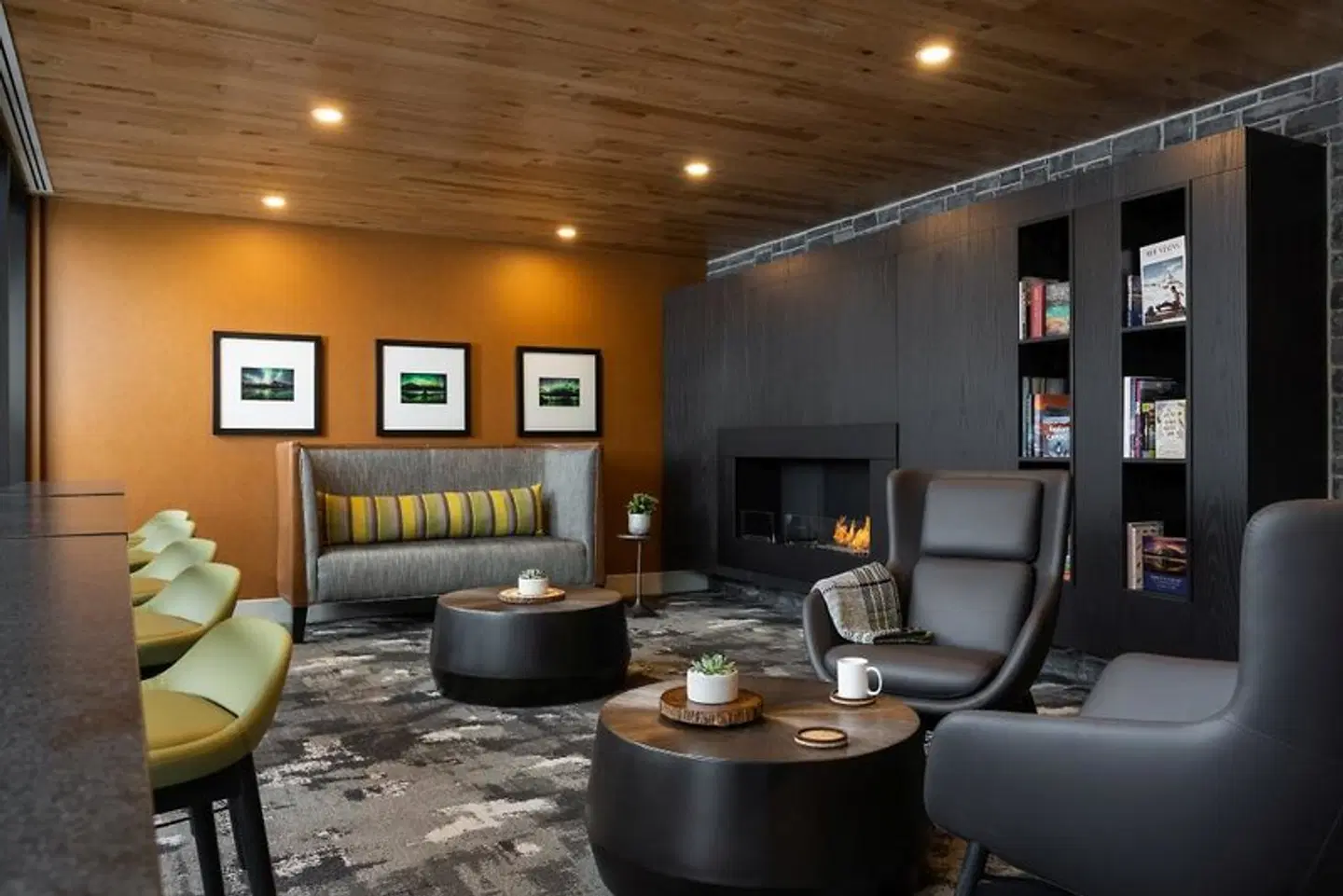 Peaks Hotel and Suites LOUNGE_LOBBY
