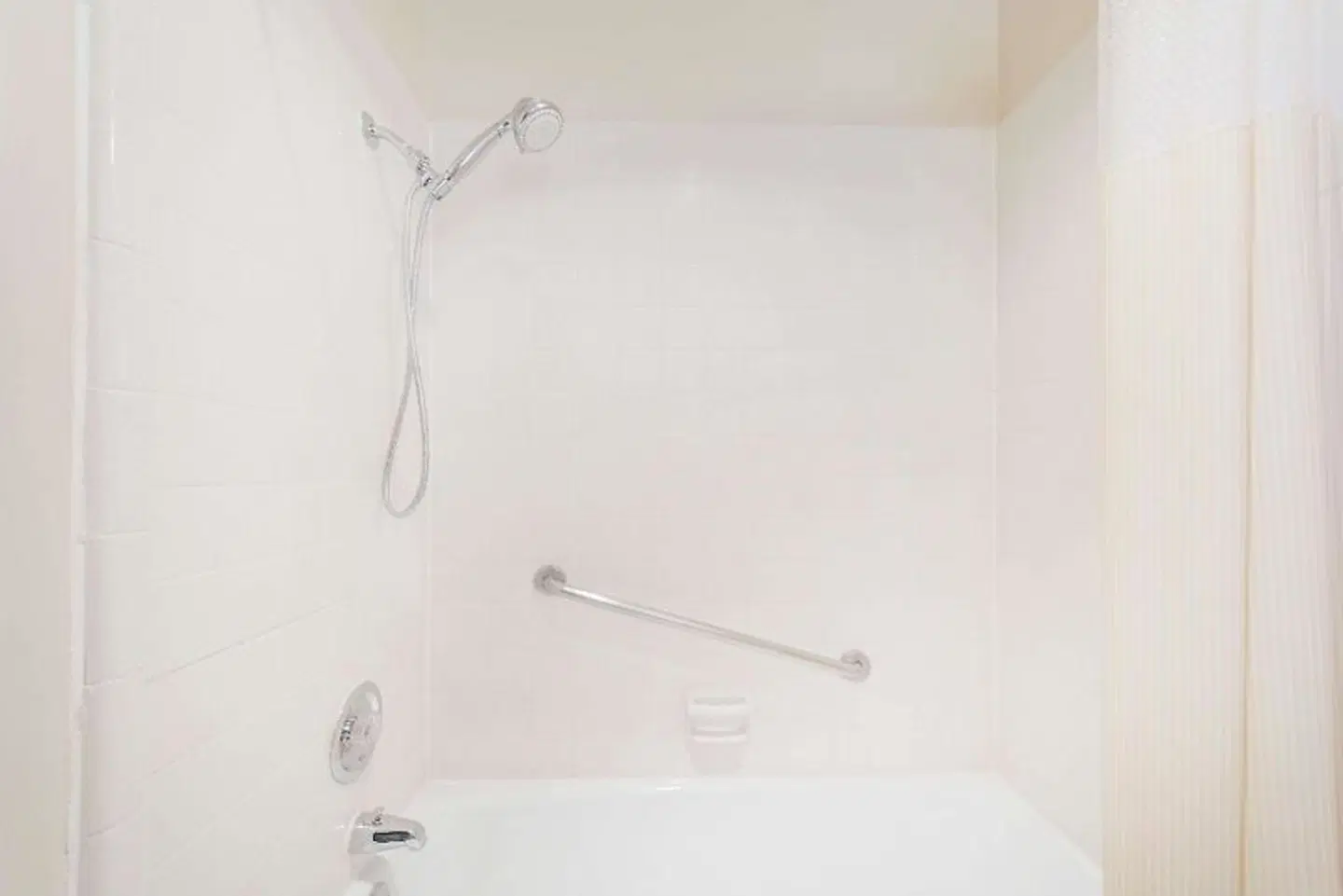 Days Inn by Wyndham Socorro Badezimmer