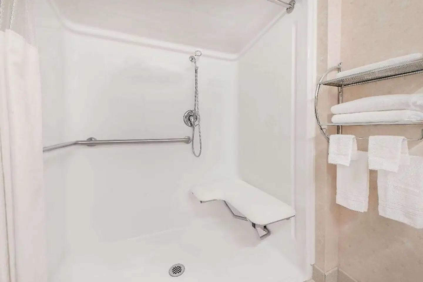 Days Inn & Suites by Wyndham Dumas Badezimmer